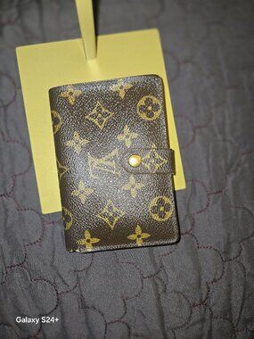 Louis Vuitton Monogram Kisslock Wallet / Coin Purse